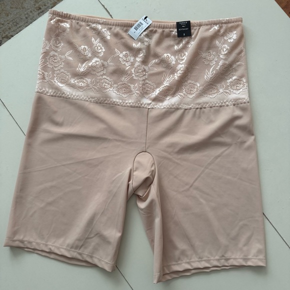 NWT Torrid Beige Microfiber High-Waist 360 Smoothing Boyshort Shapewear SZ 2 - Picture 3 of 7